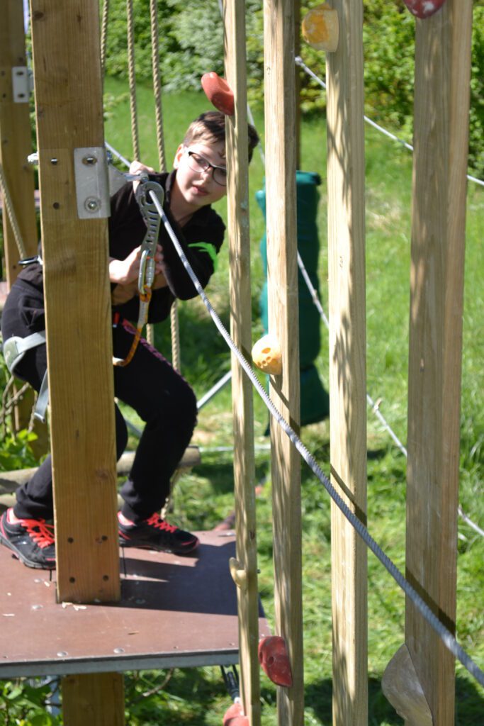 Ligne de vie en continue pour une progression en toute sécurité.